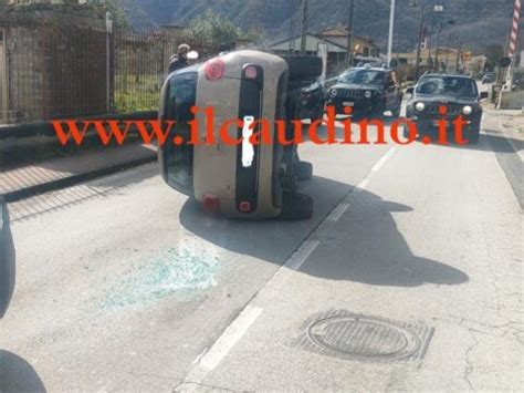 Cervinara Auto Si Ribalta In Via Lagno Altre Due Auto Coinvolte Nell