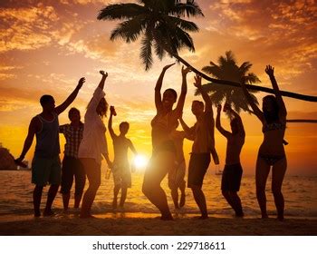 Group Cheerful People Partying On Beach Stock Photo 425977579 | Shutterstock