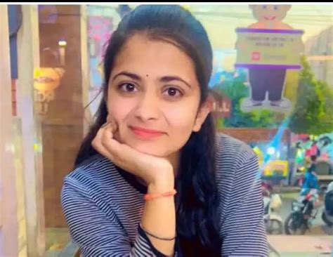 IAS Divya Tanwar Success Story: सोशल मीडिया पॉपुलर है ये अफसर, महज 23 साल की उम्र में बन गई IAS ...