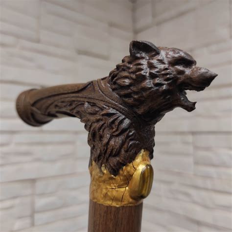 Резная трость из массива с головой волка в мастерской Рассвет, купить ...