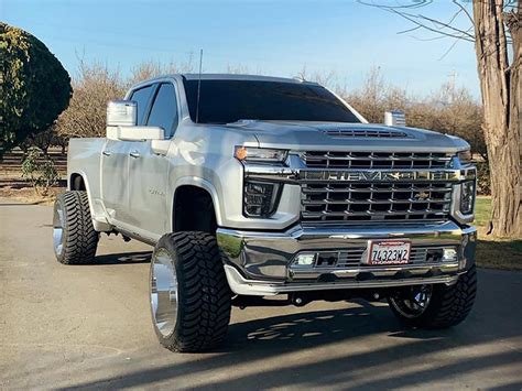 2020 Chevrolet Silverado 2500 Hd 24x14 American Truxx Wheels 35x135r24 Amp Tires Rough Country