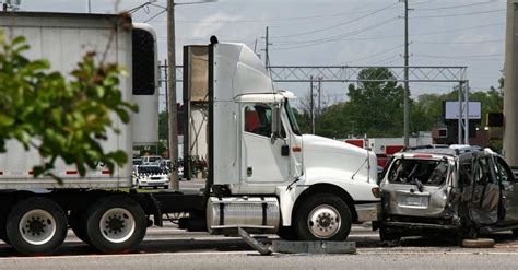 How Many Accidents Are Caused by Trucks? | Jack Bernstein Injury Attorneys