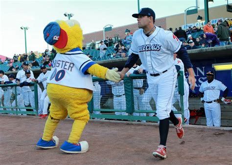 South Claw The Story Behind The Lakewood Blueclaws Sportslogosnet News