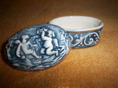 R Capodimonte Vintage Italian Embossed Blue White Cherub Trinket Box