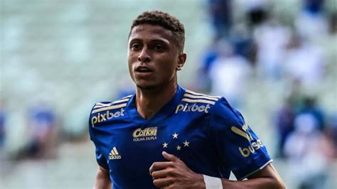 Coritiba acerta empréstimo de lateral esquerdo do Cruzeiro