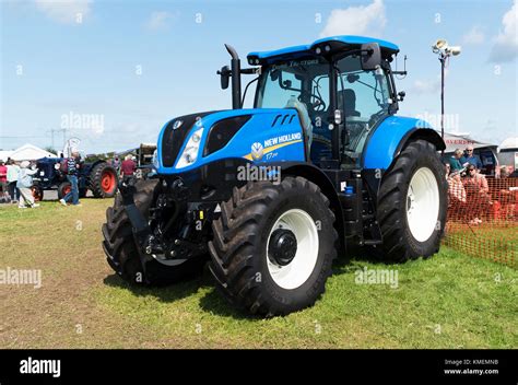 New Holland Tractor High Resolution Stock Photography and Images - Alamy