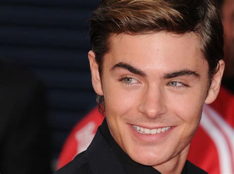 Zac Efron Paga El Precio De Haber Sido El Adolescente Con La Cara