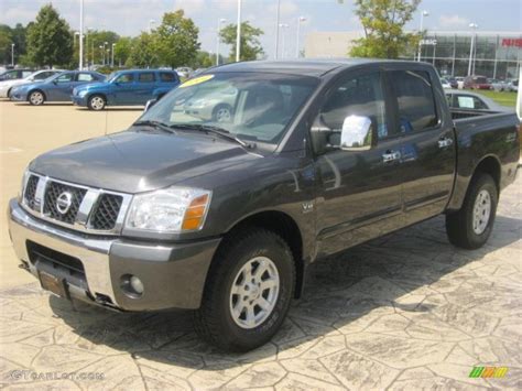 2004 Smoke Gray Nissan Titan LE Crew Cab 4x4 34643810 Photo 2