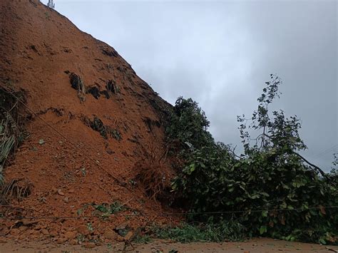 Cotopaxi Derrumbes Por Lluvias Afectan Carreteras En La Man