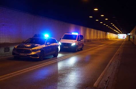 Im Wagenburgtunnel Ist Es Zu Einem Schweren Unfall Gekommen