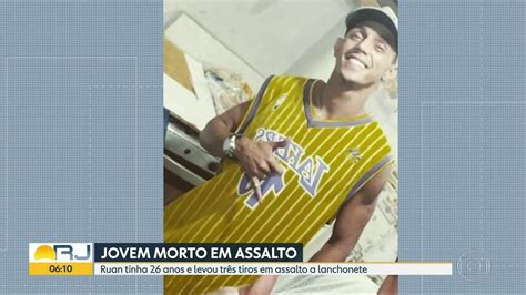 Polícia Procura Assassino De Jovem Morto Ao Tentar Proteger A Mãe Bom