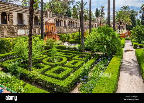 Seville alcazar gardens hi-res stock photography and images - Alamy