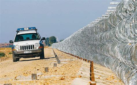 Turkey closes border with Greece, Bulgaria over virus | eKathimerini.com