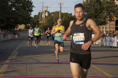 Runners Take The Street In Crims 2017 Michigan Mile Race