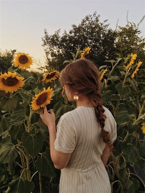 #sunflowergirl#sunflower#meadow#instagram#aesthetic Insta La_lune1950 | Sunflower field pictures ...