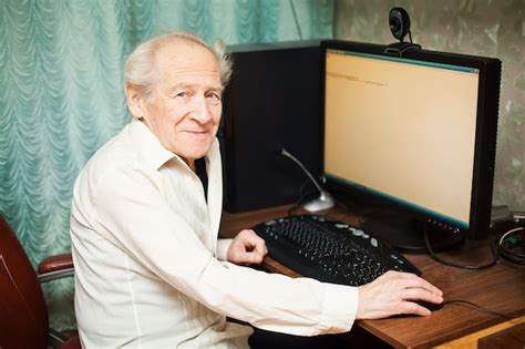 Premium Photo | Old Man And Computer