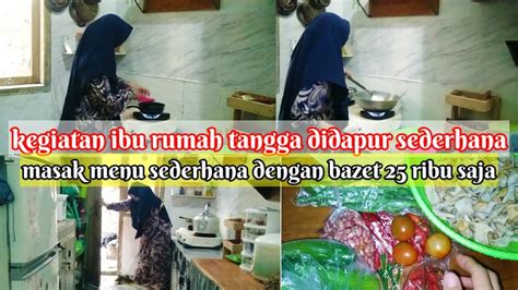 Kegiatan Irt Di Dapur Sederhana Masak Usus Goreng Sayur Kacang