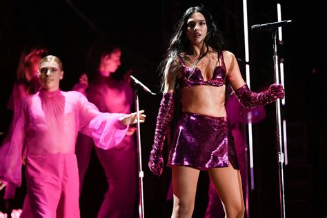 Dua Lipas Hot Pink Sequin Bra And Skirt Are A Lesson In Barbiecore