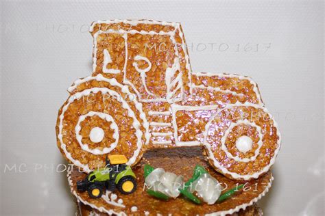 Gateau Bapteme Forme Tracteur Chou Piece Montee Mc Photo