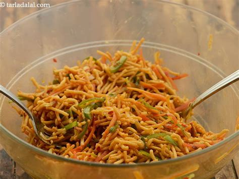 Chinese bhel recipe | Indian style Chinese bhel | veg Chinese bhel at ...