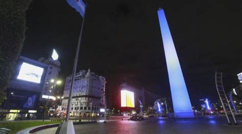 Ic Nicos Monumentos Se Iluminaron De Celeste Y Blanco Para Alentar Al