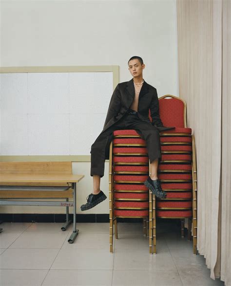 Boy with Pearl Necklaces (CHICTEEN China)