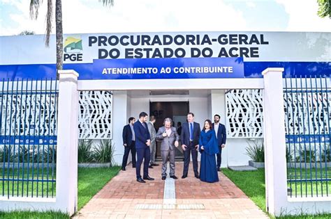 Acre Governo do Acre entrega obra de reforma e ampliação da