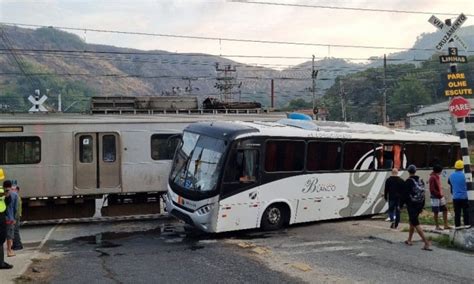 Acidente entre ônibus e trem deixa 19 feridos em Japeri no RJ veja o