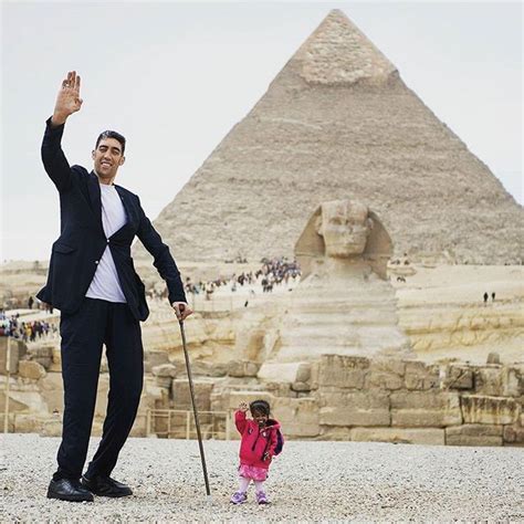 The Worlds Tallest Man Sultan Kosen Of Turkey And Shortest Woman Jyoti