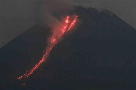 PVMBG Gunung Merapi Alami 49 Kali Gempa Guguran Sejak Kamis Pagi