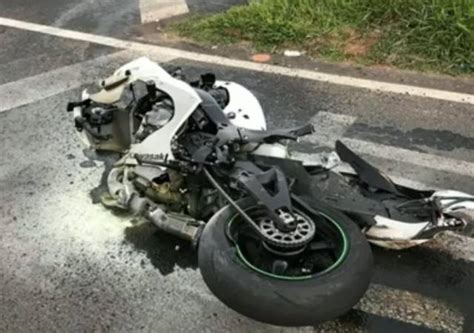 Acidente Na Sp Deixa Motociclista Gravemente Ferido No Interior De