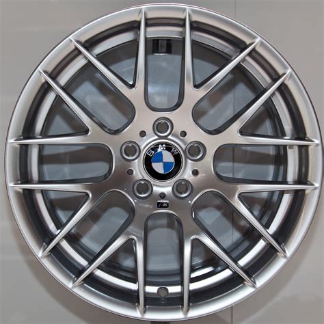 Foto Bmw Performance Felge Y Speiche Mit M Symbol Vergr Ert