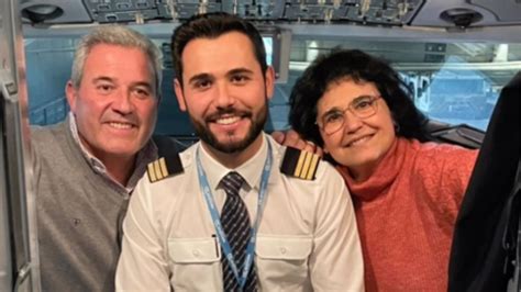 Piloto Sorprende A Sus Padres En Su Primer Vuelo Juntos Con Un Emotivo Discurso Y El Video Se