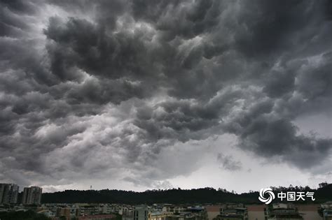 风雨欲来乌云压城 四川遂宁天空宛如科幻大片 天气图集 中国天气网