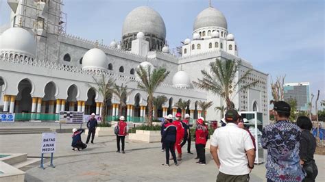 Ini Syarat Jadi Imam Dan Muadzin Masjid Sheikh Zayed Solo Republika