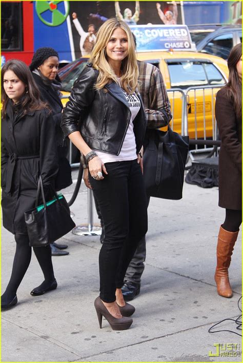 Victorias Secret Angels Take Over Times Square Photo 2366492