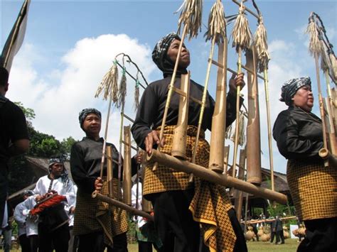 Indonesia's Tourism: Angklung: Indonesia's Traditional Bamboo Musical ...