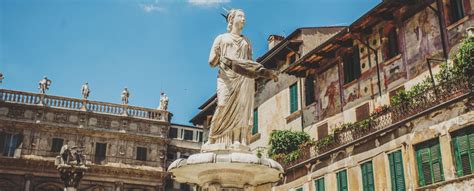 Piazza delle Erbe, the Herb square in Verona - Italia.it