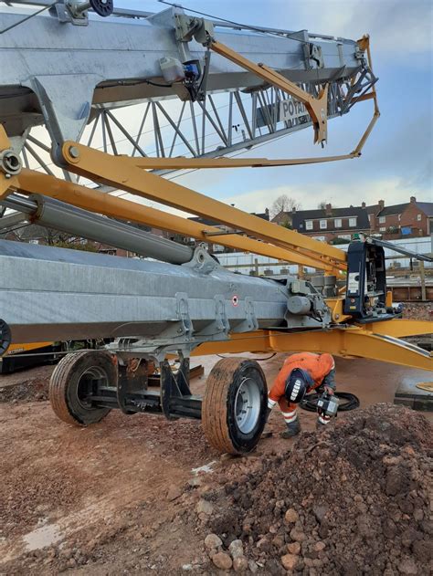 Setting Up A HUP4030 Pedestrian Operated Tower Crane At A Construction