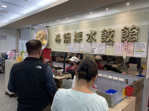 斗煥坪水餃館，被水餃耽誤的蔥油餅，雜不囉嗦每桌必點，苗栗頭份美食小吃推薦！ 尼豪的美食旅行手札