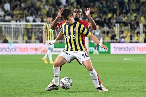 Fenerbah E Antalyaspor U Iki Golle Ge Ti