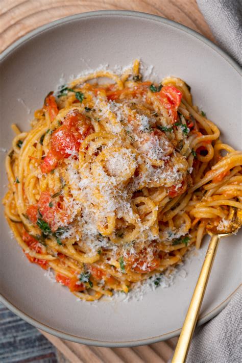 5 Ingredient Easy Cherry Tomato Pasta Chasing Cravings