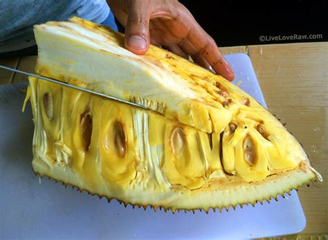 How to cut jackfruit and what are the health benefits