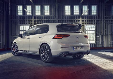 El Volkswagen Golf Gti Clubsport Llega A España Con 300 Cv Y Es Casi 7500 Euros Más Barato Que