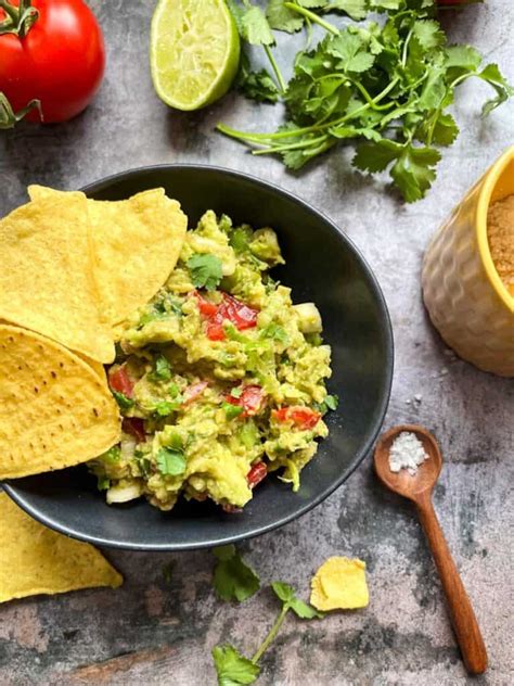 Chunky Guacamole Recipe - Something Sweet Something Savoury