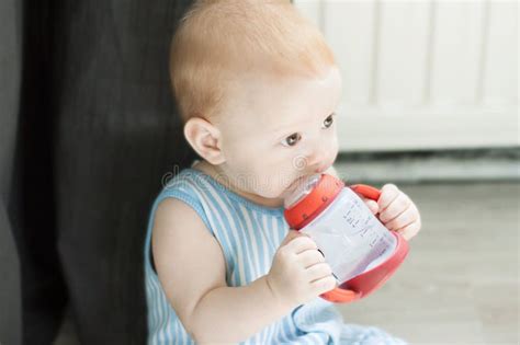 Baby Drinking Water From Bottle Stock Photography - Image: 32035552