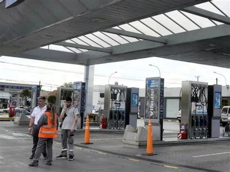 Las Petroleras Confirmaron Un Aumento Entre Un 23 Y 27 El Precio De