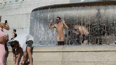 Police Hunt Brits Who Stripped In Rome S Altare Della Patria Fountain