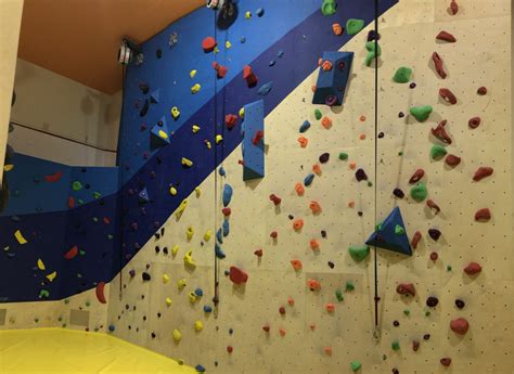 Neue Boulder Kletterhalle ISATIS