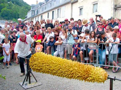 La Fête du gâteau à la broche des Pyrénées Arreau Hautes Pyrénées